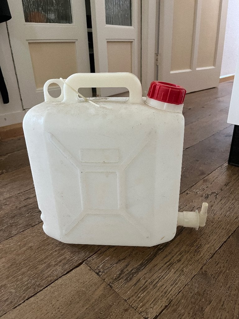 jerrycan, Ophalen, Zo goed als nieuw