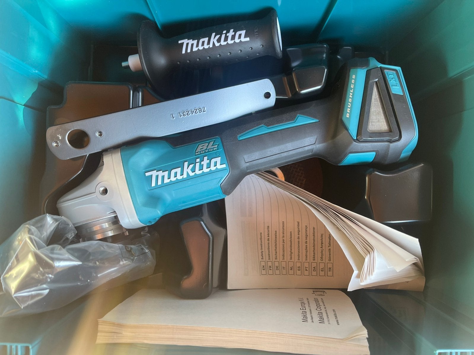 Makita haakse slijper 18 v, Doe-het-zelf en Verbouw, Gereedschap | Slijpmachines, Ophalen of Verzenden, Zo goed als nieuw, Haakse handslijpmachine