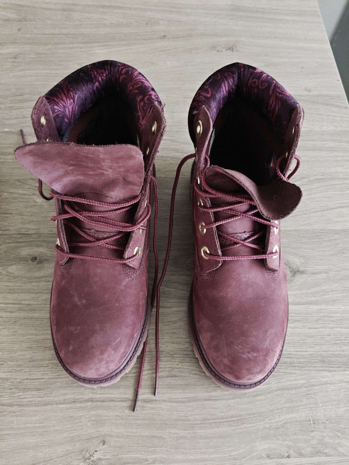 Timberland laarzen maat 36 - Bordeauxrood, Lage of Enkellaarzen, Ophalen of Verzenden, Zo goed als nieuw, Timberland