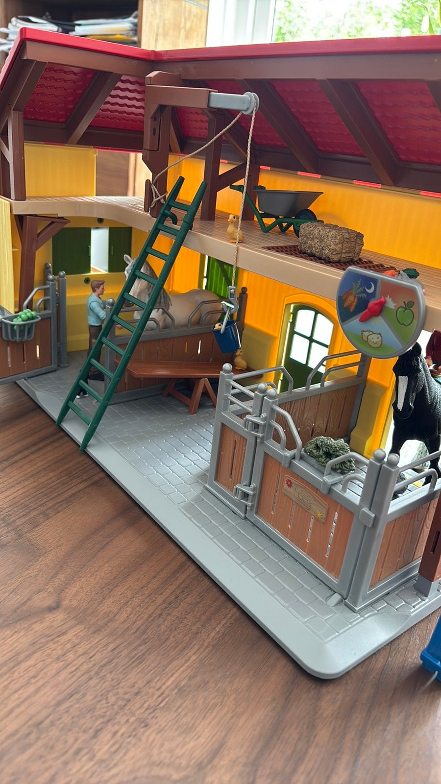 Schleich paardenstal met accessoires en speelfiguren, Ophalen of Verzenden, Zo goed als nieuw