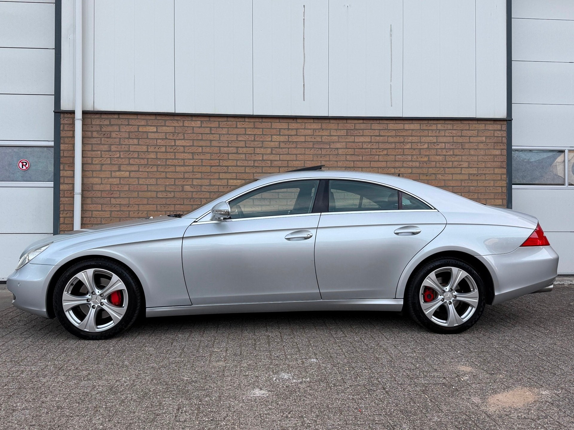 Mercedes-Benz CLS-klasse 350 LEDER/SCHUIFDAK/NETTE STAAT !, Auto's, Automaat, Achterwielaandrijving, Gebruikt, Verwarmde buitenspiegels
