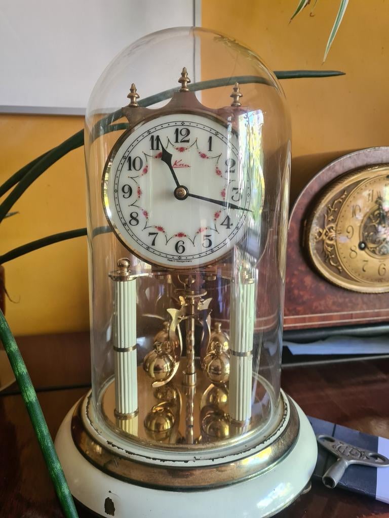 Kern & Sohne jaarpendule onder glazen stolp., Ophalen