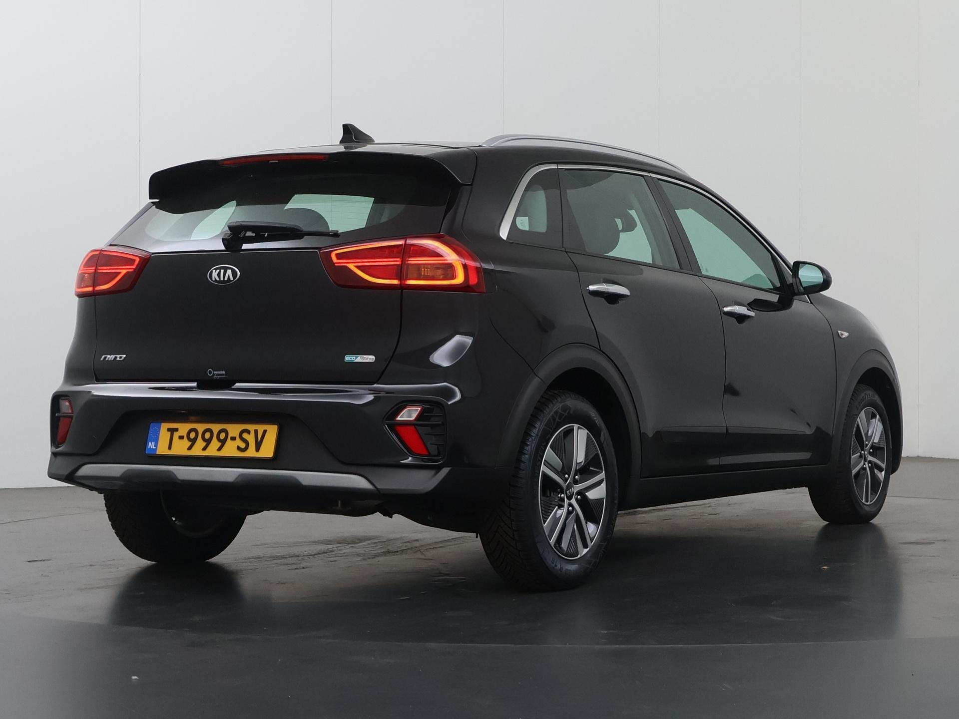Foto 2 van Kia Niro 1.6 GDi Hybrid DynamicPlusLine | Stoel/Stuurwielver