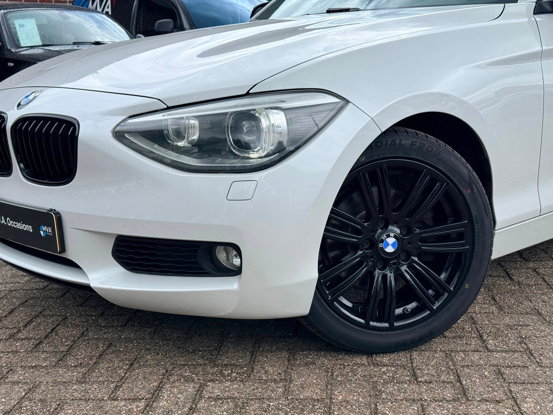 BMW 1-serie 118i Upgrade Edition Sport|Nieuwe Ketting + Klep, Auto's, BMW, Euro 5, Achterwielaandrijving, Gebruikt, Zwart