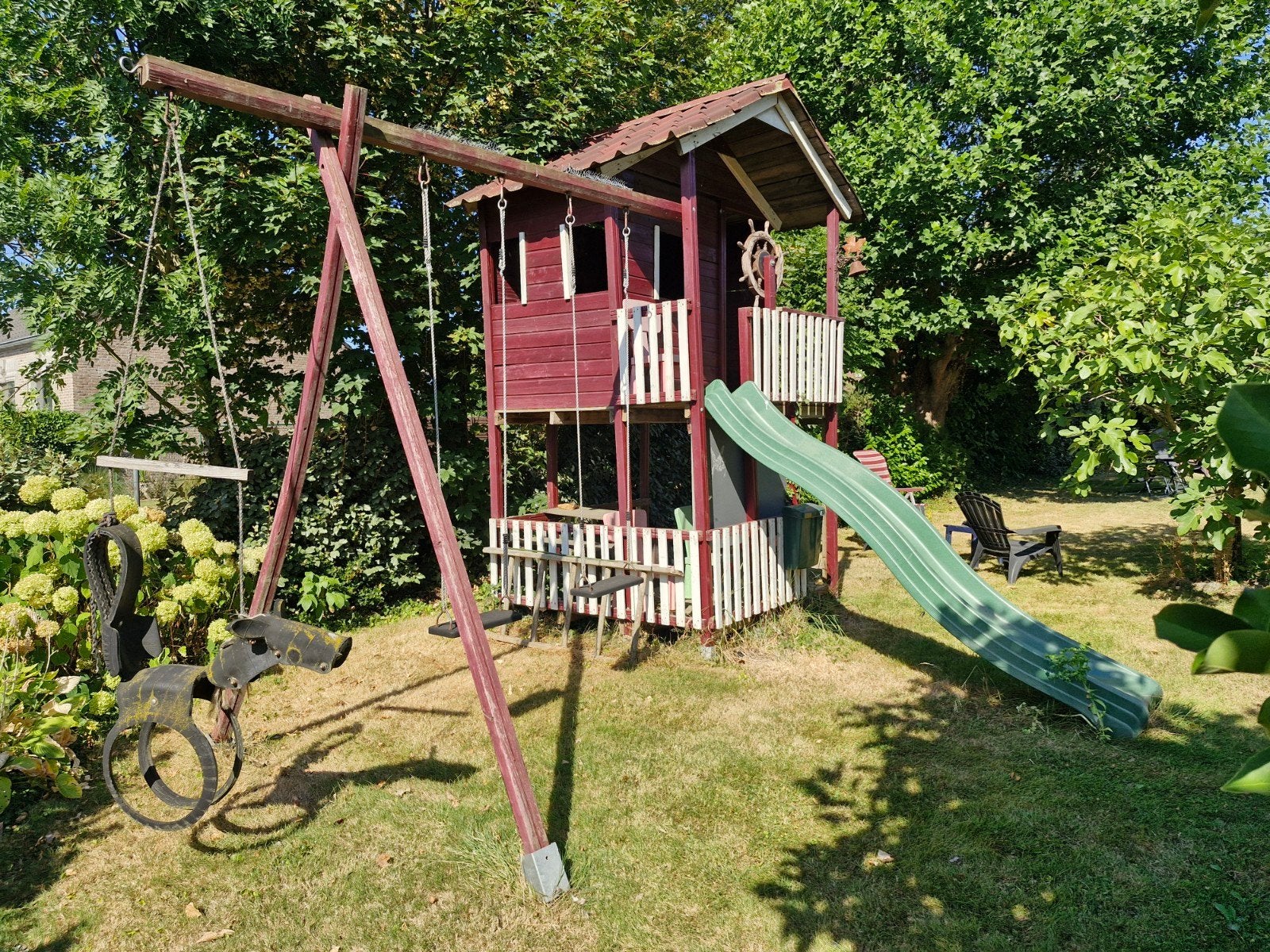 Houten speelhuisje met glijbaan en schommels, Kinderen en Baby's, Ophalen, Gebruikt, Glijbaan