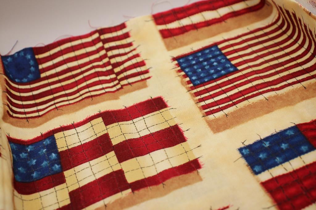 Coupon quilt 100% katoen stof - beige rood USA vlag #4002, Beige, Nieuw, Ophalen of Verzenden, 30 tot 120 cm