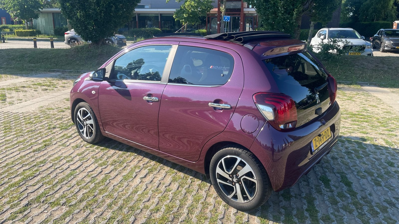 Peugeot 108 Allure Top 1.2 12V VTI 82PK 5DR 2017, Auto's, Peugeot, Voorwielaandrijving, 840 kg, 4 stoelen, 23 km/l