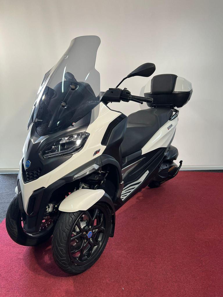 Piaggio MP3 530 HPE Exclusive ABS, Motoren, Motoren | Piaggio, Scooter, Postbus 305
4900 AH  Oosterhout, NL, Customer_service@piaggio.com