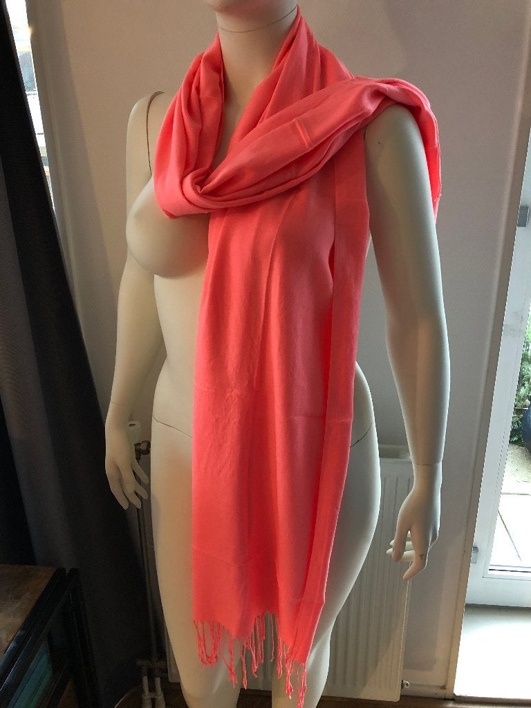 Roze super zachte shawl sjaal met franjes, Verzenden, Zo goed als nieuw, Maat 46/48 (XL) of groter, Sjaal