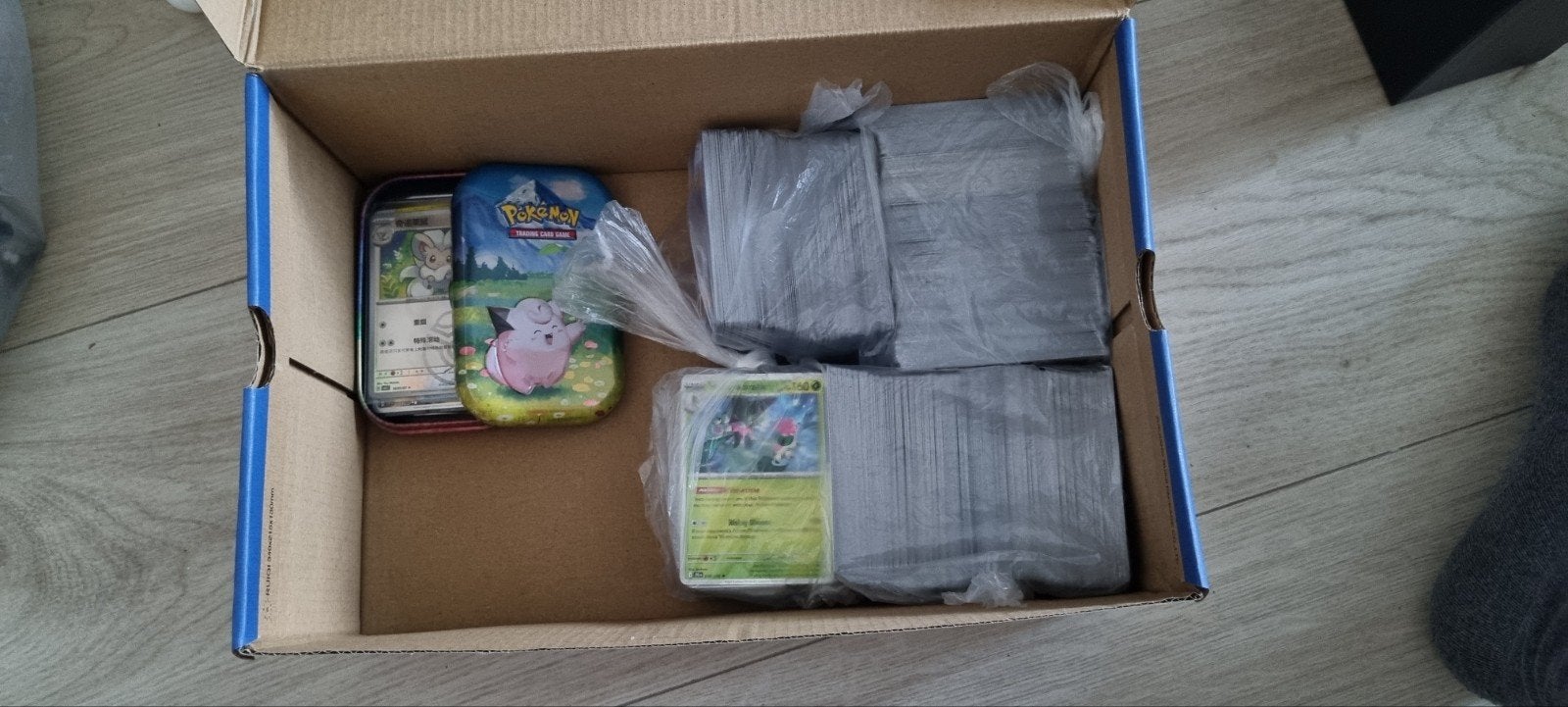 Grote partij Pokémon kaarten met blik en sleeves, Hobby en Vrije tijd, Verzamelkaartspellen | Pokémon, Ophalen of Verzenden, Zo goed als nieuw