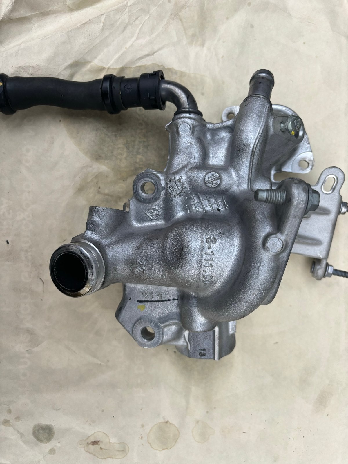 Renault mercedes nissan waterpomp/thermostaathuis 147173974R, Auto-onderdelen, Ophalen, Gebruikt, Mercedes-Benz