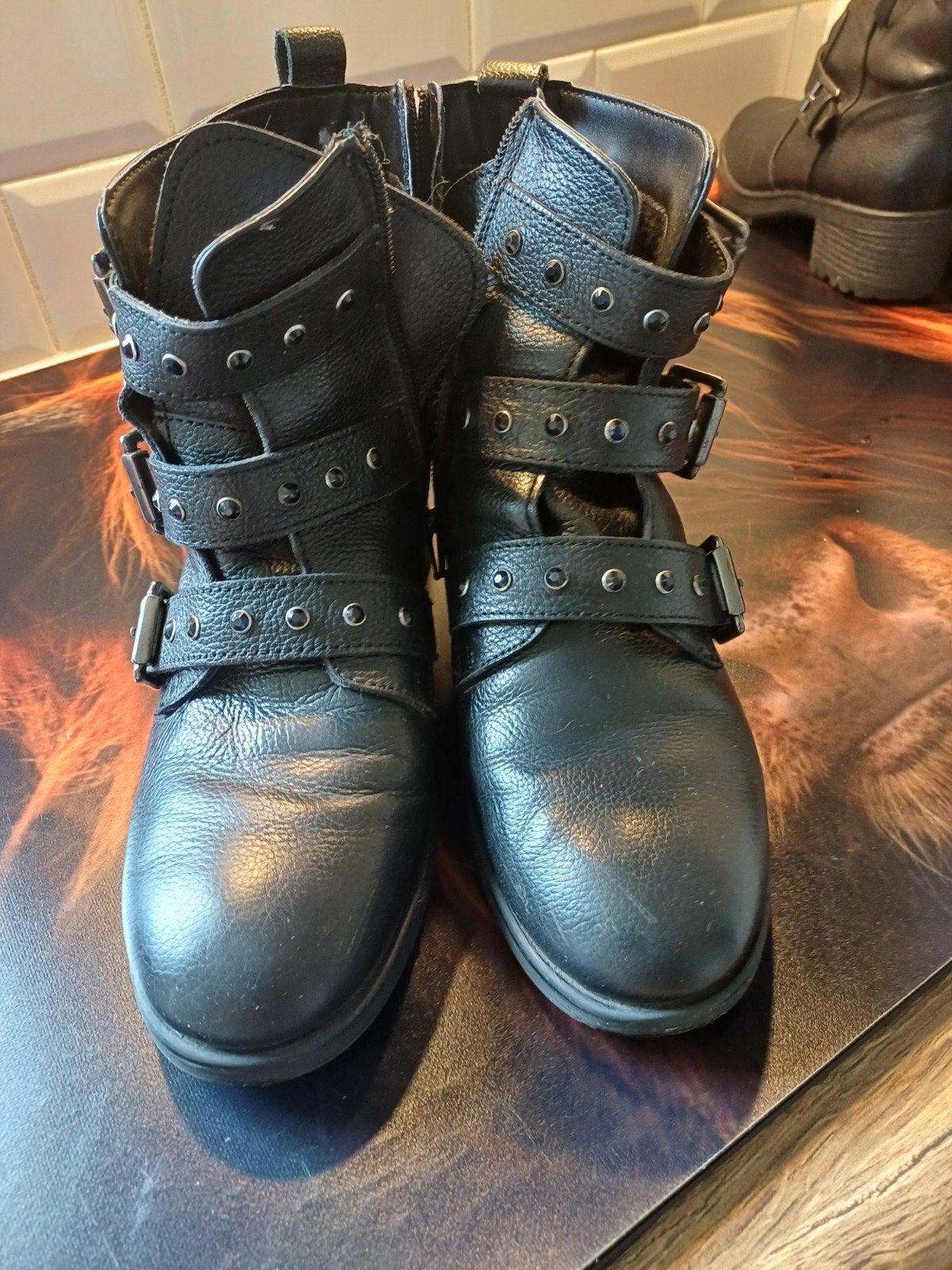 Zwarte bikerboots met gespen en studs mt 39, Zwart, Lage of Enkellaarzen, Ophalen of Verzenden, Onbekend