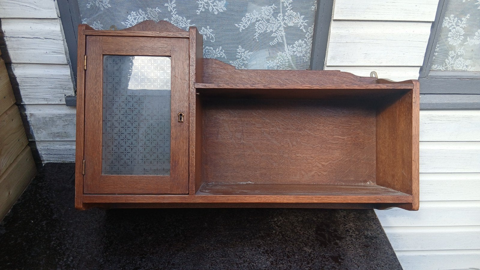 Vintage houten wandkastje met glazen deur, Ophalen of Verzenden