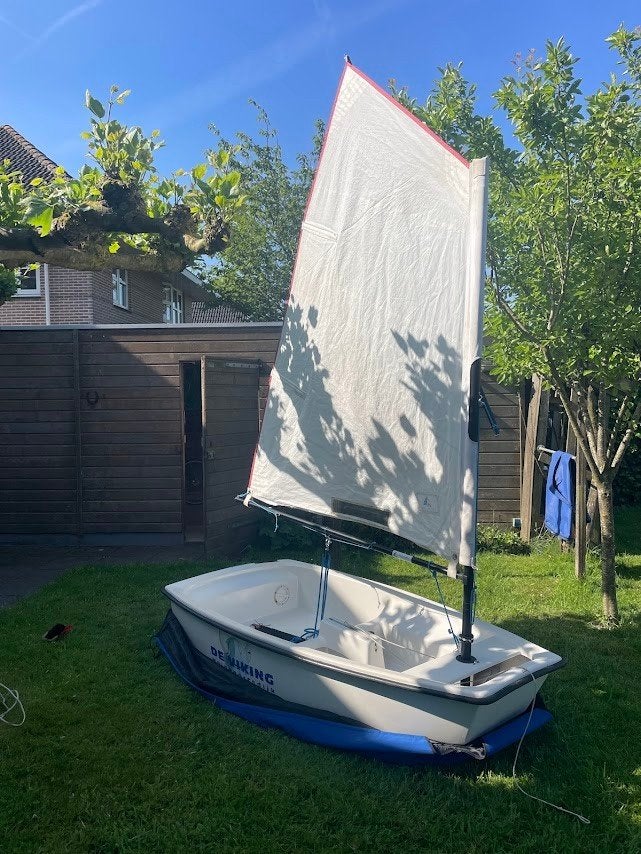 Optimist; wedstrijdboot compleet met boven- en onderdektent, Watersport en Boten, Zeilen en Zeiltoebehoren, Gebruikt, Overige typen