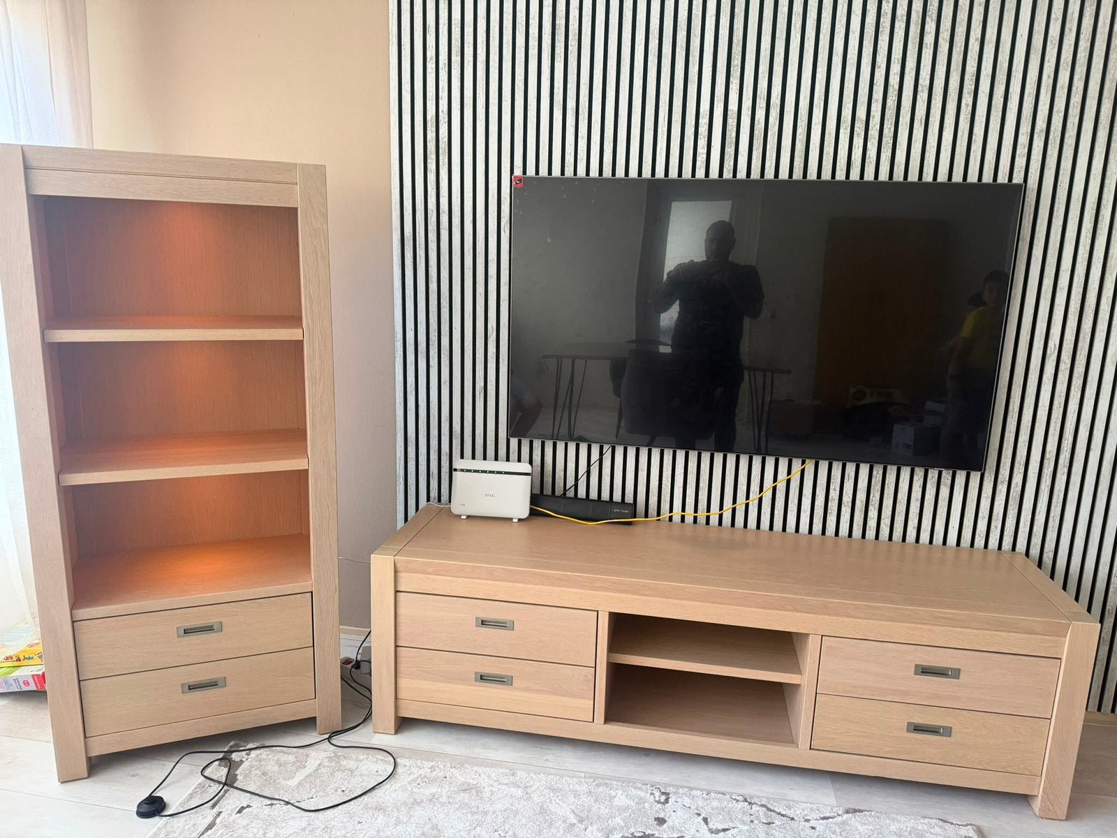 Het tv meubel en de kast, Ophalen