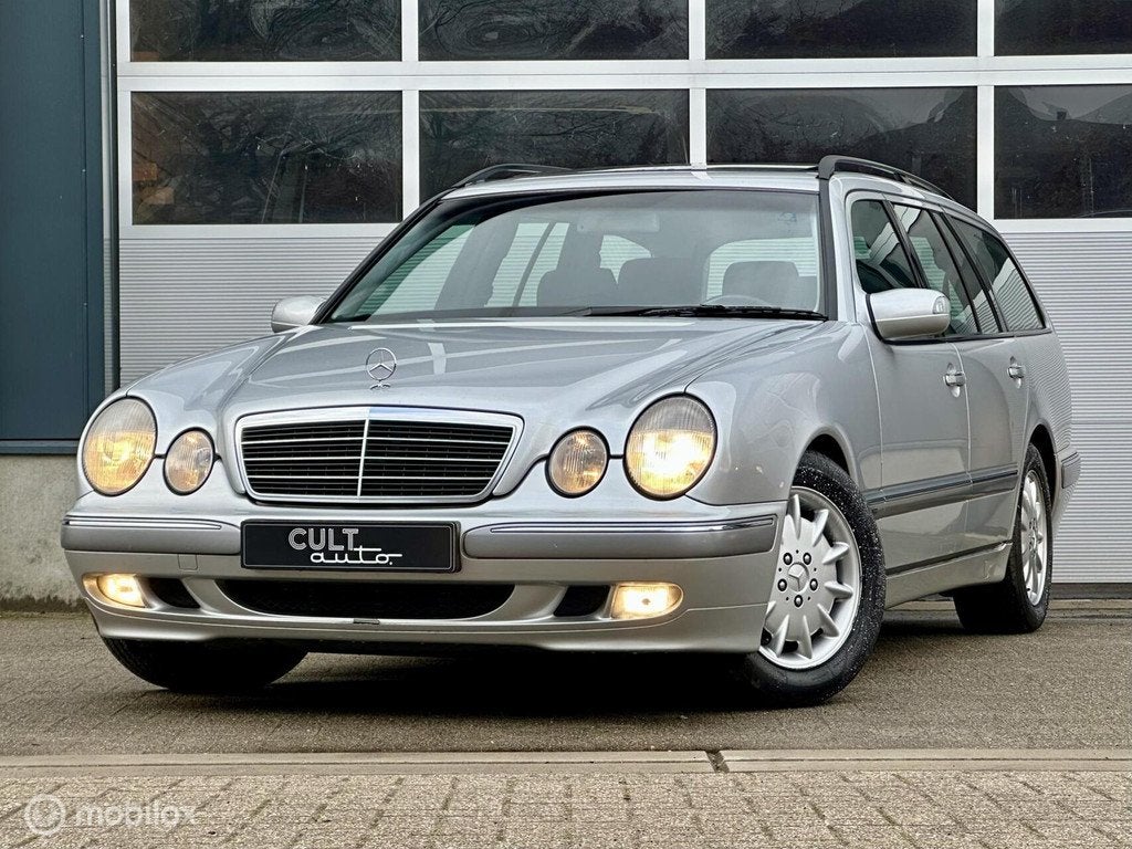 Mercedes-Benz E 200 Kombi Aut. | Schuifdak | Veel onderhoud!, Auto's, Mercedes-Benz, Automaat, 1998 cc, Gebruikt, Zwart