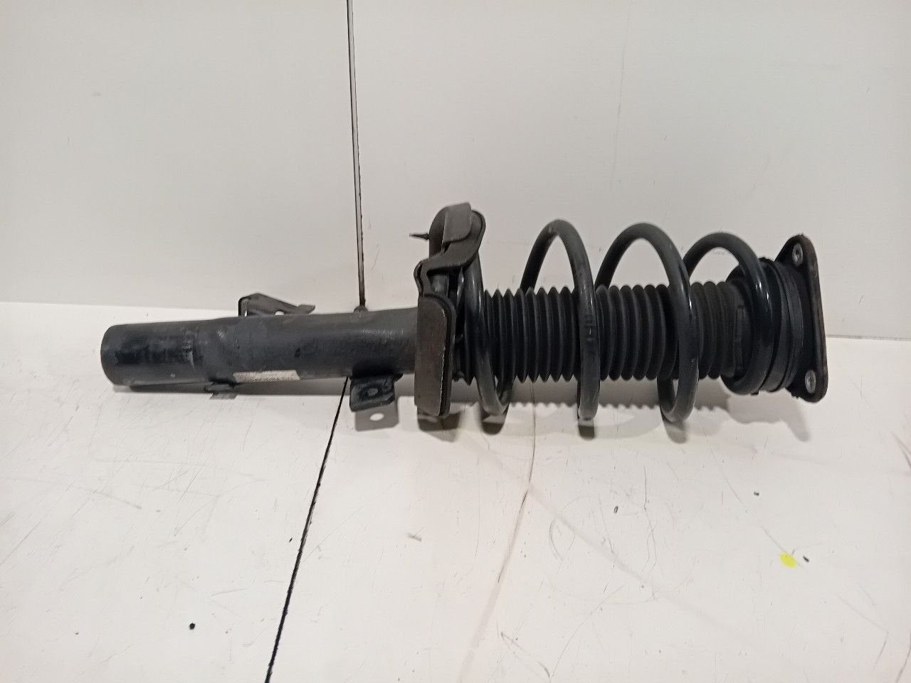 Veerpoot links voor Volvo V40