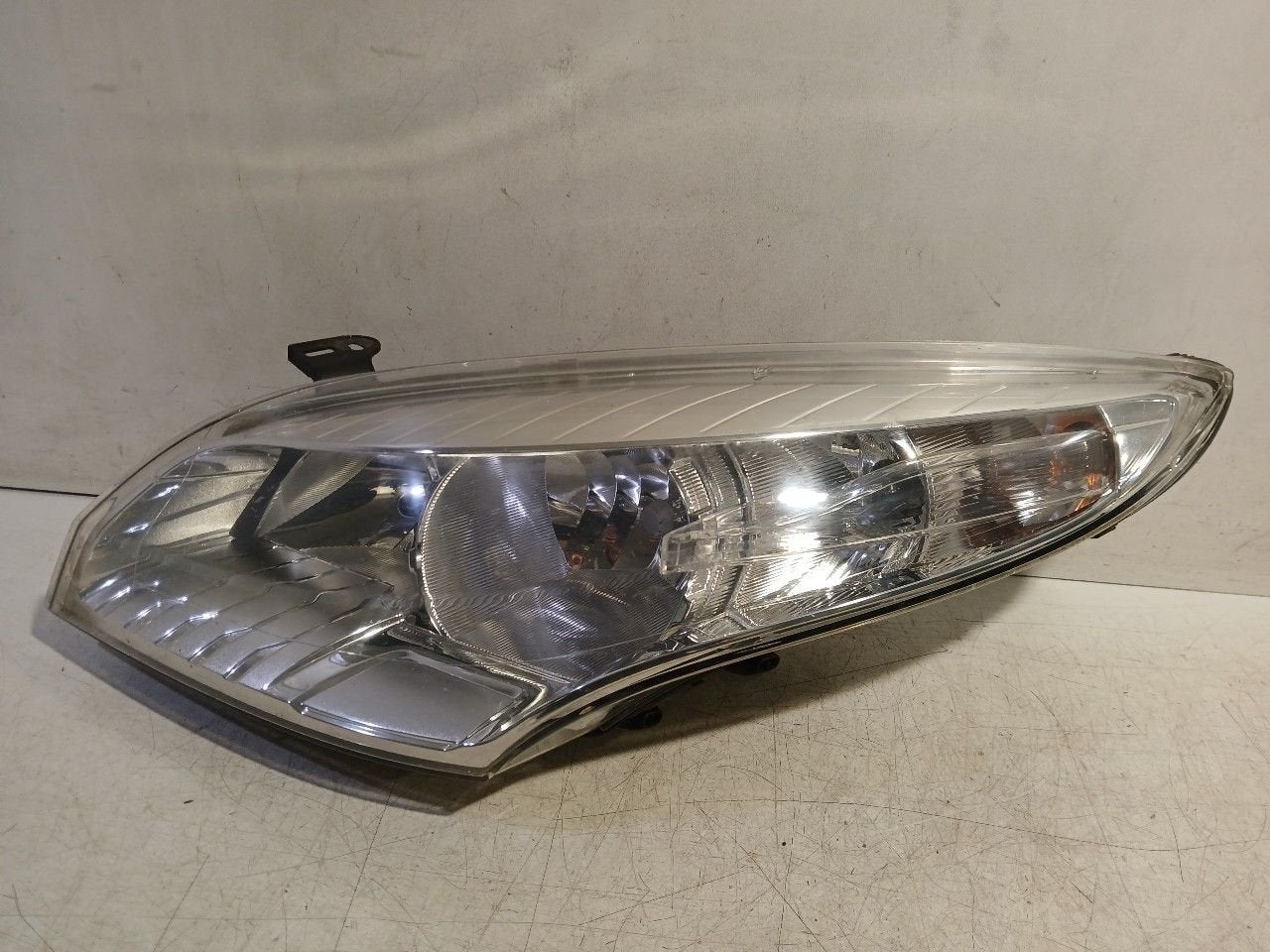 Koplamp links Renault Mégane, Auto-onderdelen, Verlichting, Onderdelen@venauto.nl, Van der Ven Autorecycling B.V., Gebruikt, Ettenseweg 76, 4706 PB Roosendaal, The Netherlands