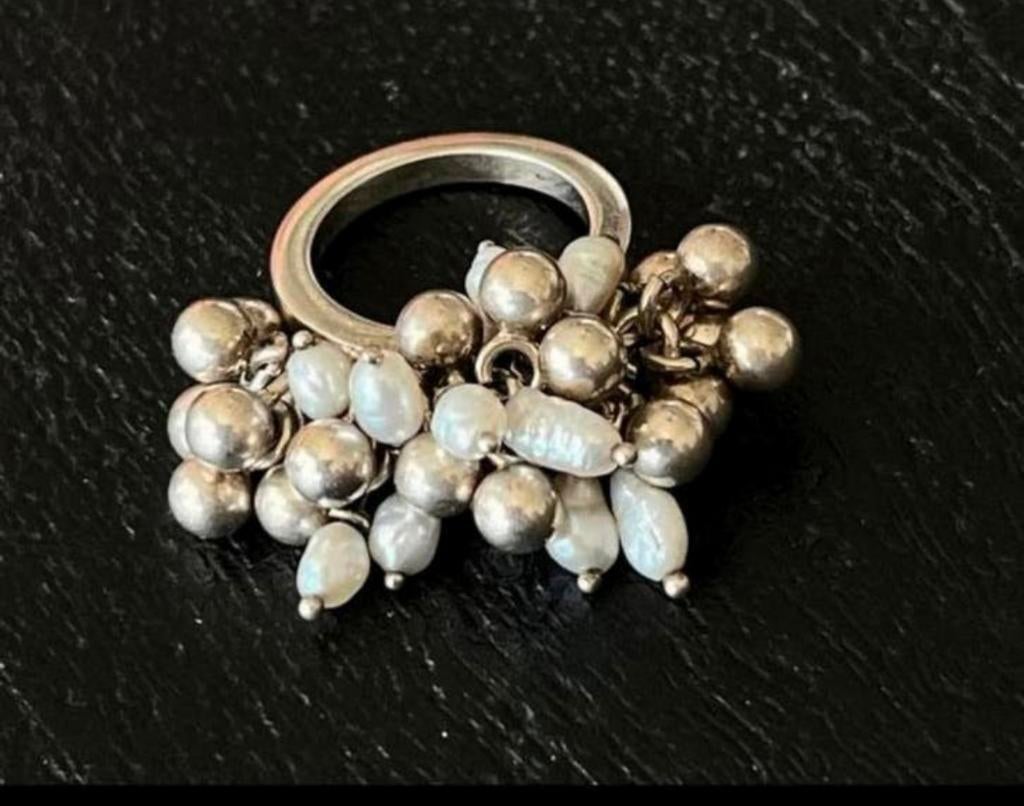 APARTE ZILVEREN  RING MET PARELTJES EN BOLLETJES, Verzenden, Dame, Zilver, Zilver