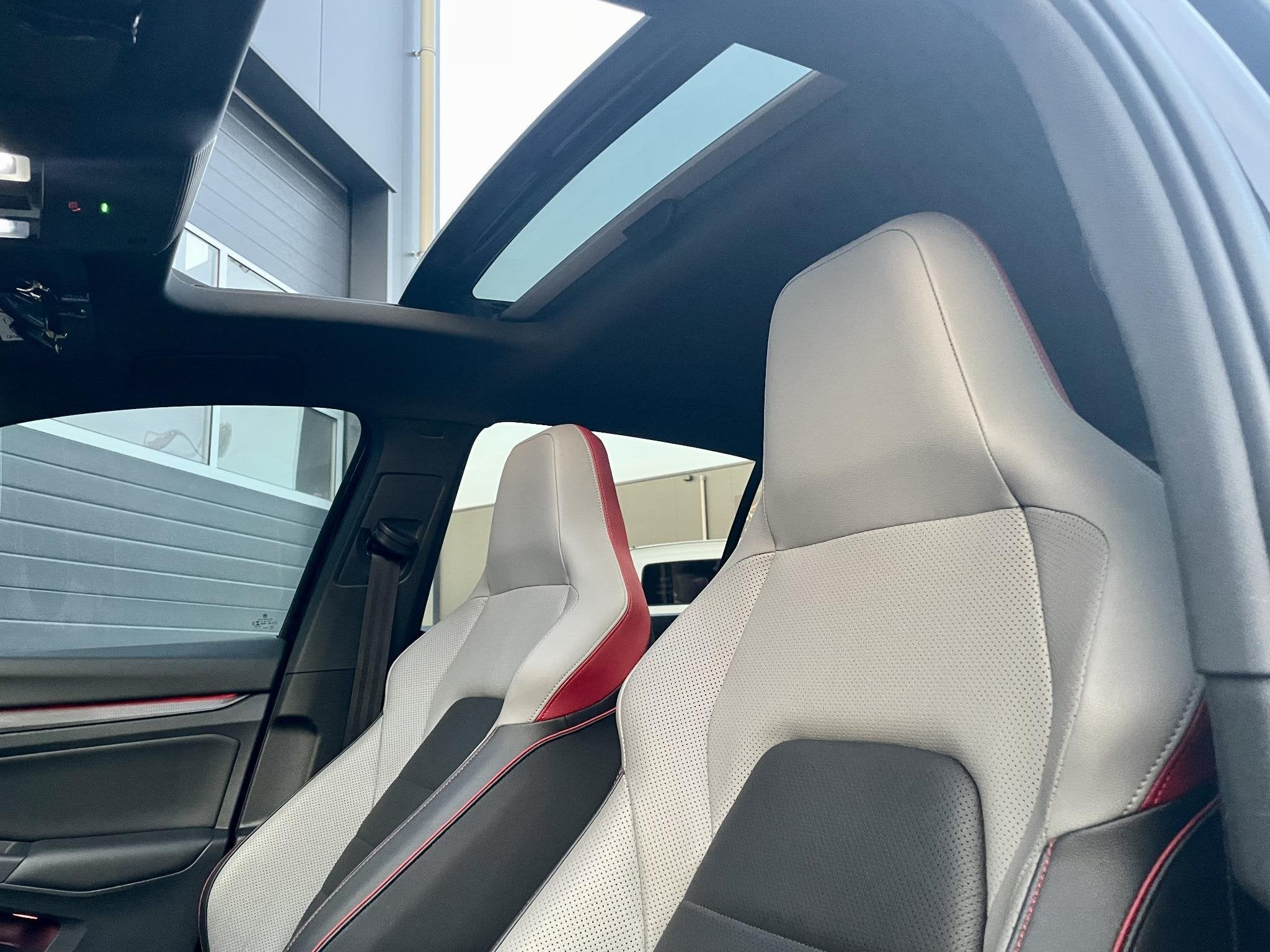 Volkswagen Golf 2.0 GTI CLUBSPORT *300PK*HARMAN KARDON*LEER*, Auto's, Dealer onderhouden, 15 km/l, Gebruikt, 4 cilinders