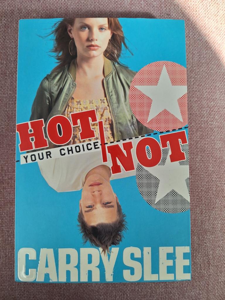 Hot Or Not - Carry Slee (softcover), Boeken, Ophalen of Verzenden, Zo goed als nieuw, Carry Slee