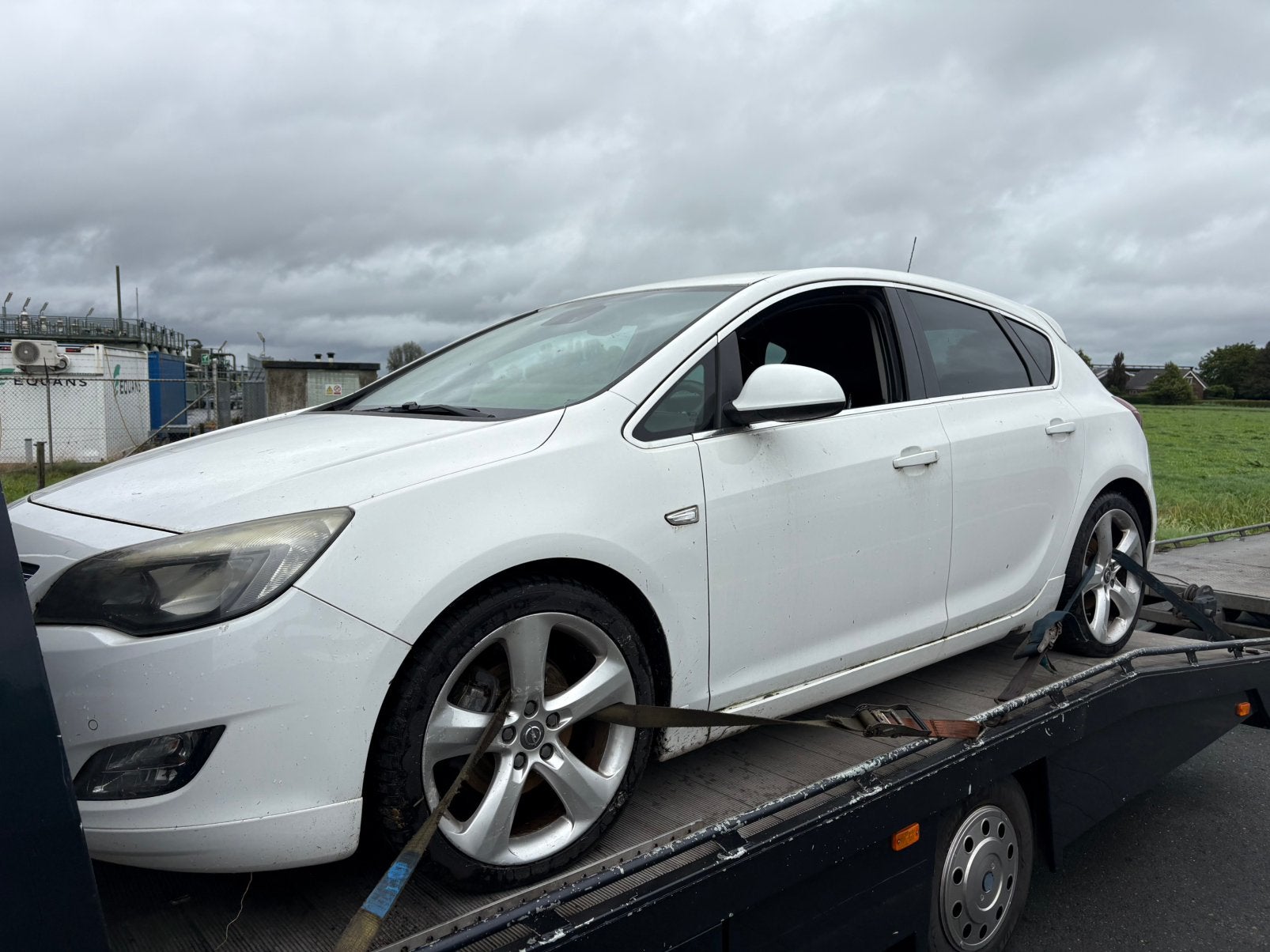 Opel Astra 1.6 Turbo 132 KW 5D 2010 Wit Defect, Auto's, Opel, Voorwielaandrijving, 4 cilinders, 179 pk, Wit