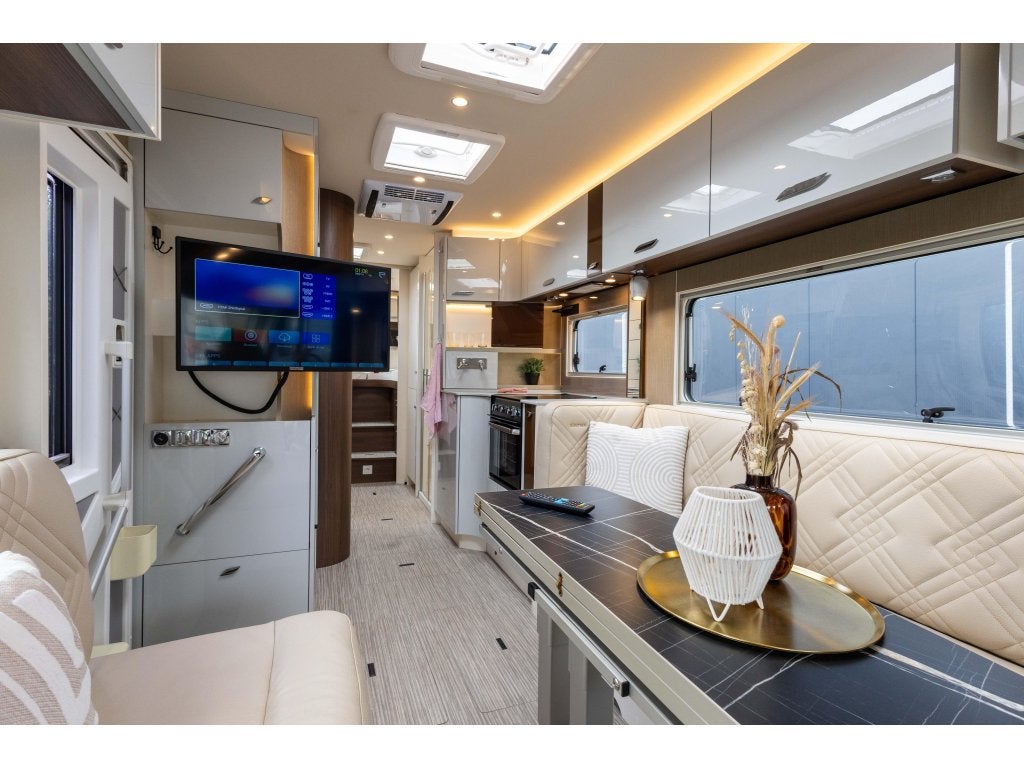 Bürstner Elegance 910 G UNIEK Zeer luxe FULL OPTION, Caravans en Kamperen, Campers, Vloeistofverwarming, Bedrijf, Bürstner, 8 tot 9 meter