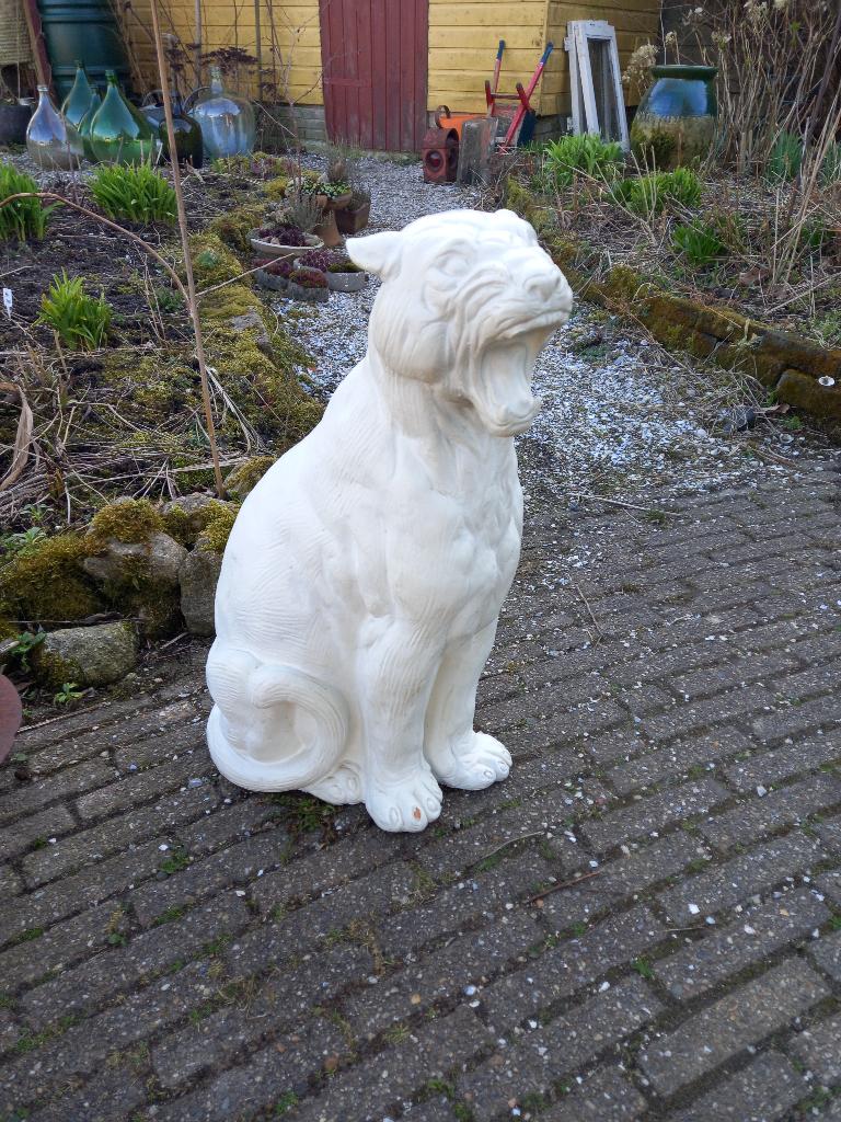 vintage terracotta witte tijger beeld., Ophalen