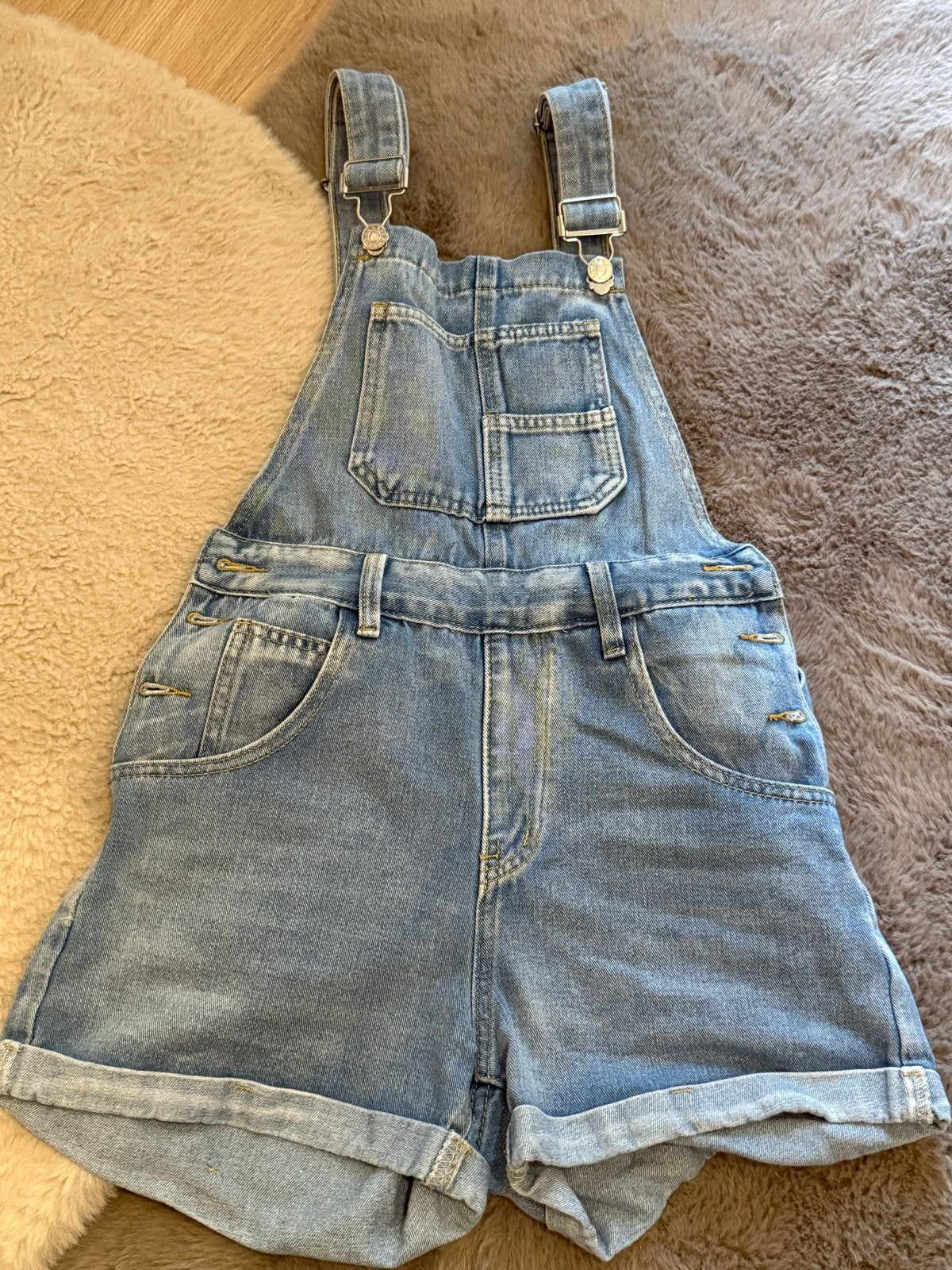 Leuke denim tuinbroek short maat S, Ophalen of Verzenden, Zo goed als nieuw, Blauw, W27 (confectie 34) of kleiner