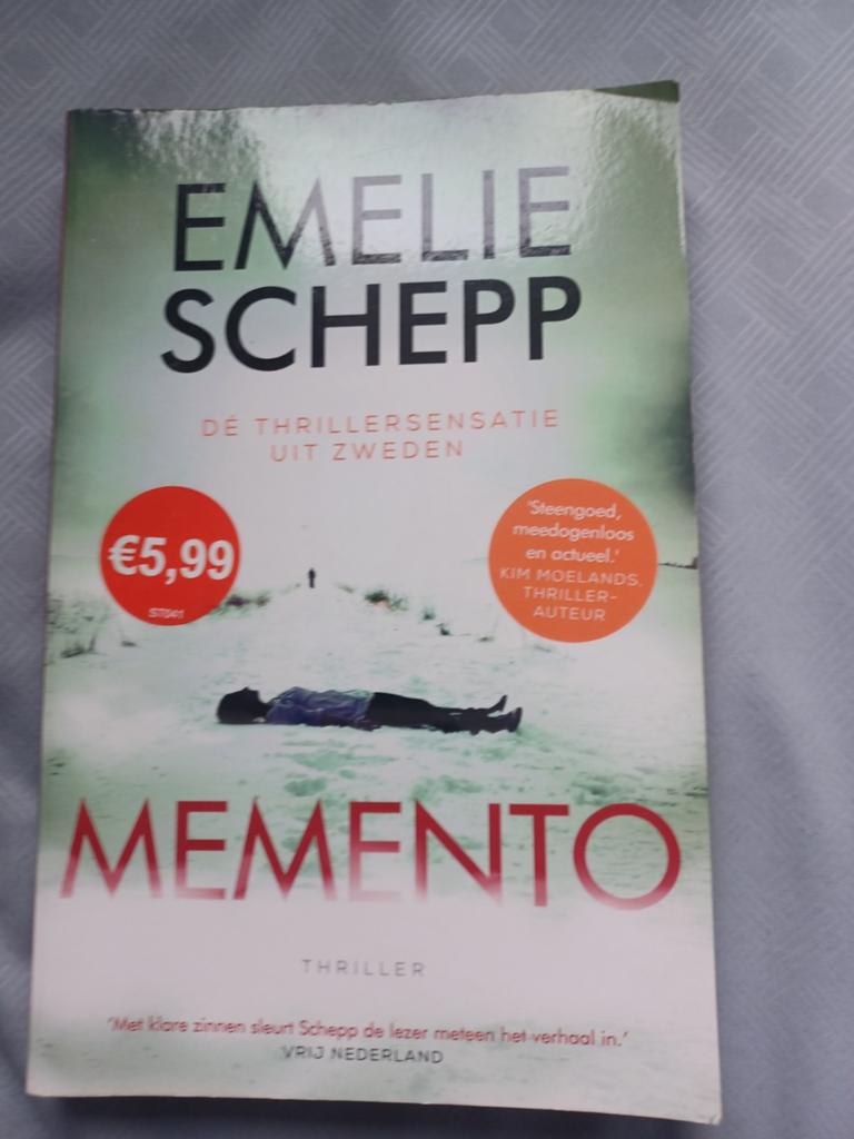 Emelie Schepp - Memento (special Sony), Boeken, Ophalen of Verzenden, Zo goed als nieuw, Emelie Schepp