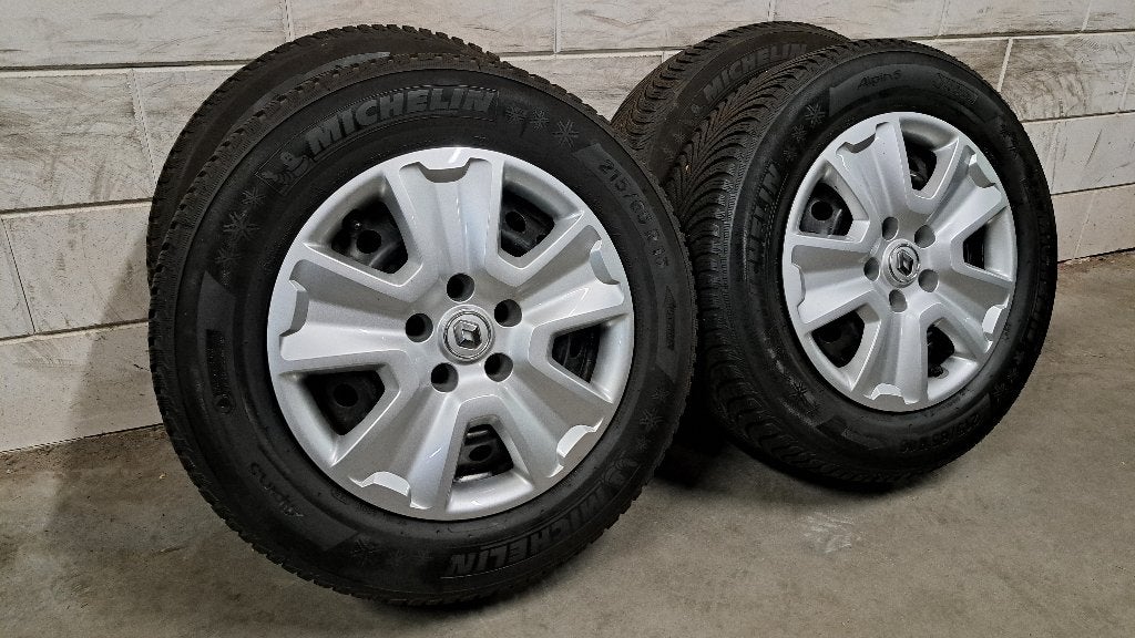 Winterbanden Captur Kadjar Symbioz Duster Bigster 215/65/16, 16 inch, Banden en Velgen, Personenwagen, Gebruikt