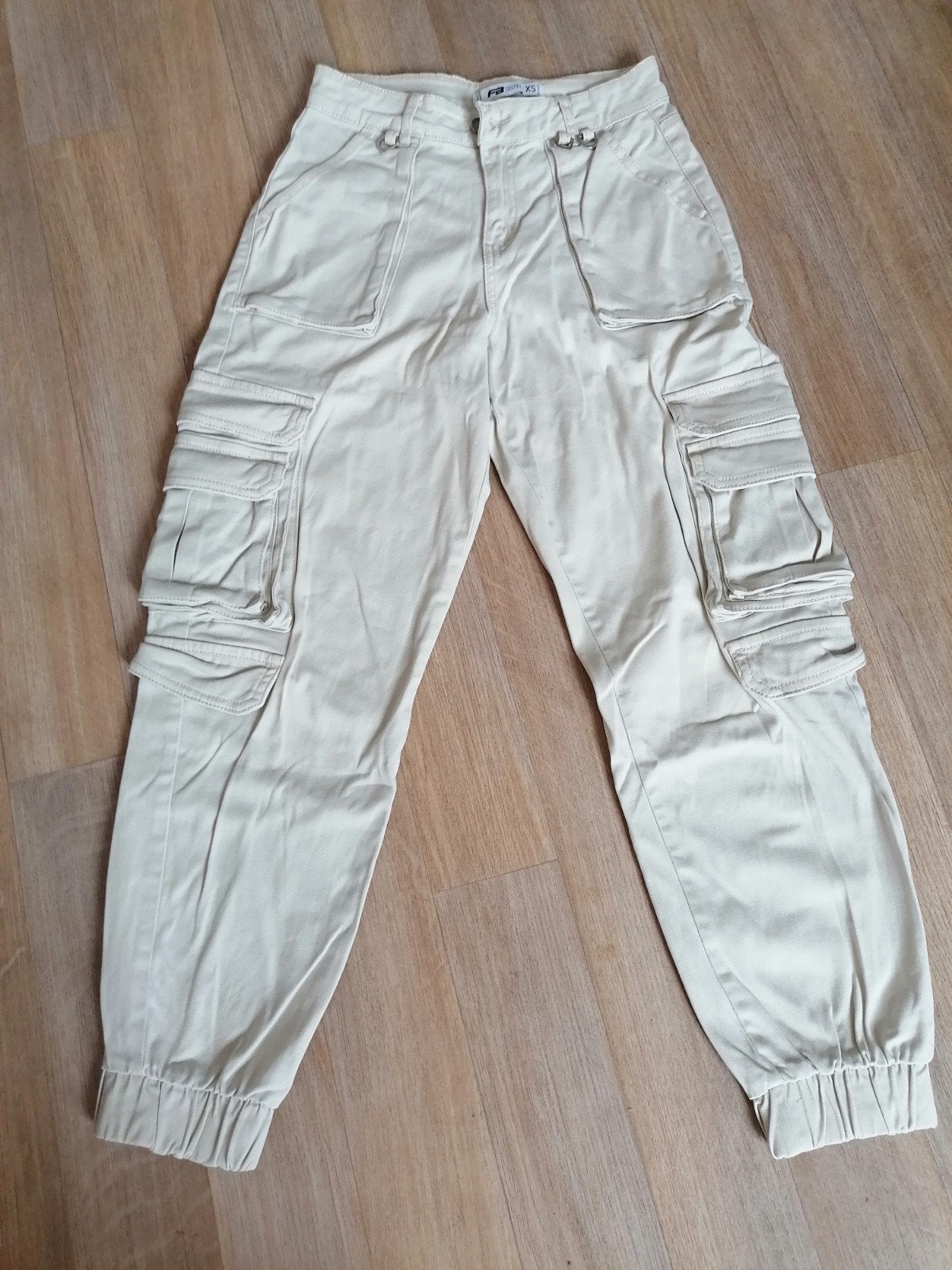 FB Sister Cargo Broek Maat XS Beige, Beige, Ophalen of Verzenden, Zo goed als nieuw, Maat 34 (XS) of kleiner