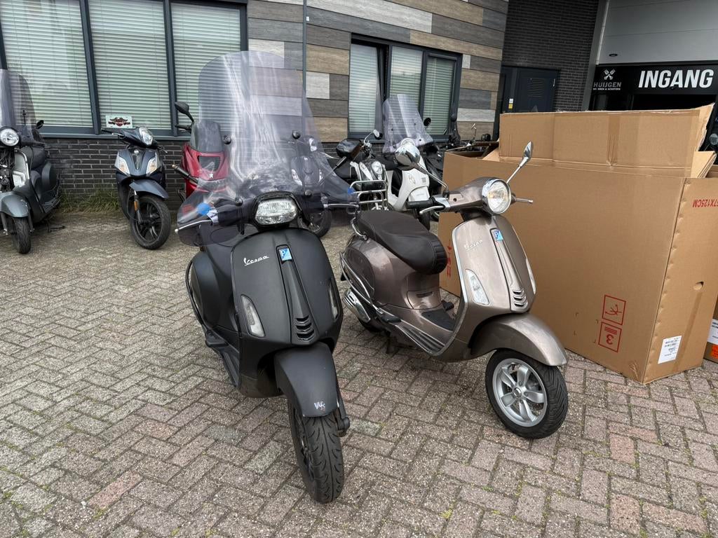 2 stuks Vespa Sprint e4 en primavera 45km 4v samen voor 1999, Fietsen en Brommers, Scooters | Vespa, Vespa, Gebruikt, Overige modellen