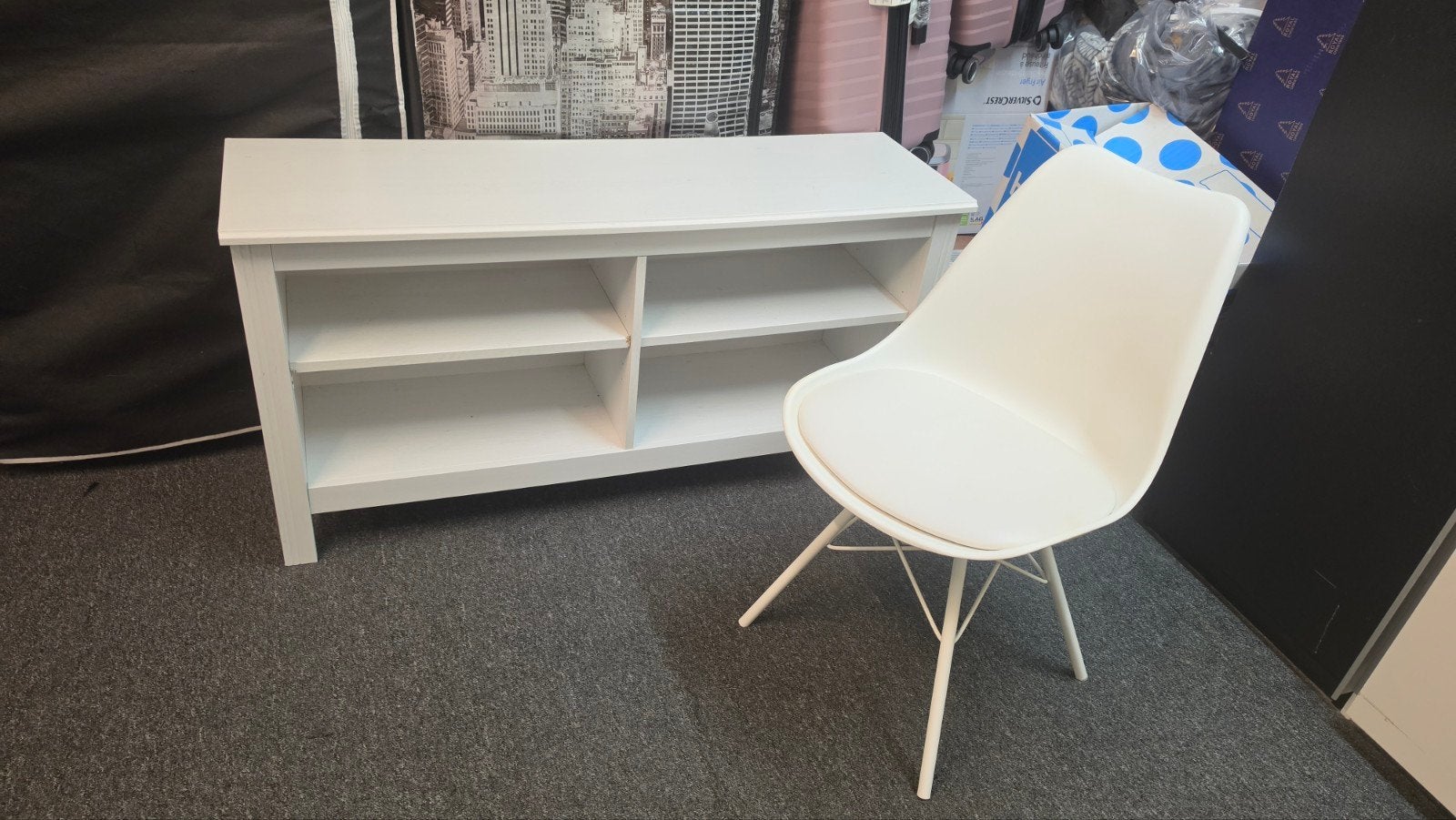 GRATIS... Witte opbergkast en stoel, Ophalen, Gebruikt, Modern, Scandinavisch, Wit
