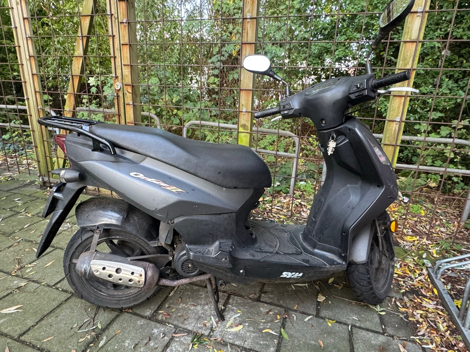 SYM Orbit 2 Scooter - Werkt goed, uitlaat defect, Fietsen en Brommers, Gebruikt, Maximaal 45 km/u, Ophalen of Verzenden, Benzine
