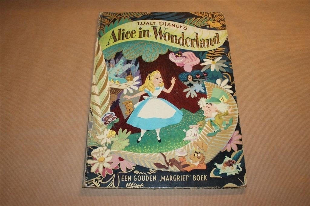 Alice in Wonderland - Gouden Margriet Boek - 1955 !!, Ophalen of Verzenden, Gelezen