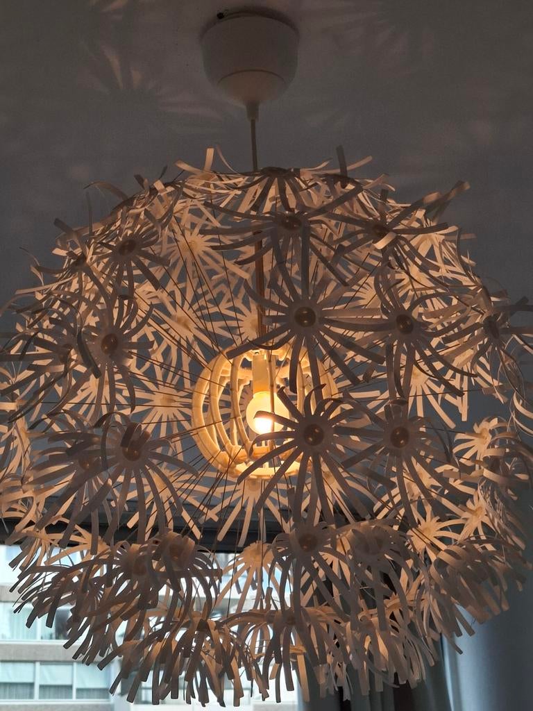 IKEA Maskros hanglamp - Witte papieren bloem lamp, Overige materialen, 50 tot 75 cm, Ophalen of Verzenden, Zo goed als nieuw