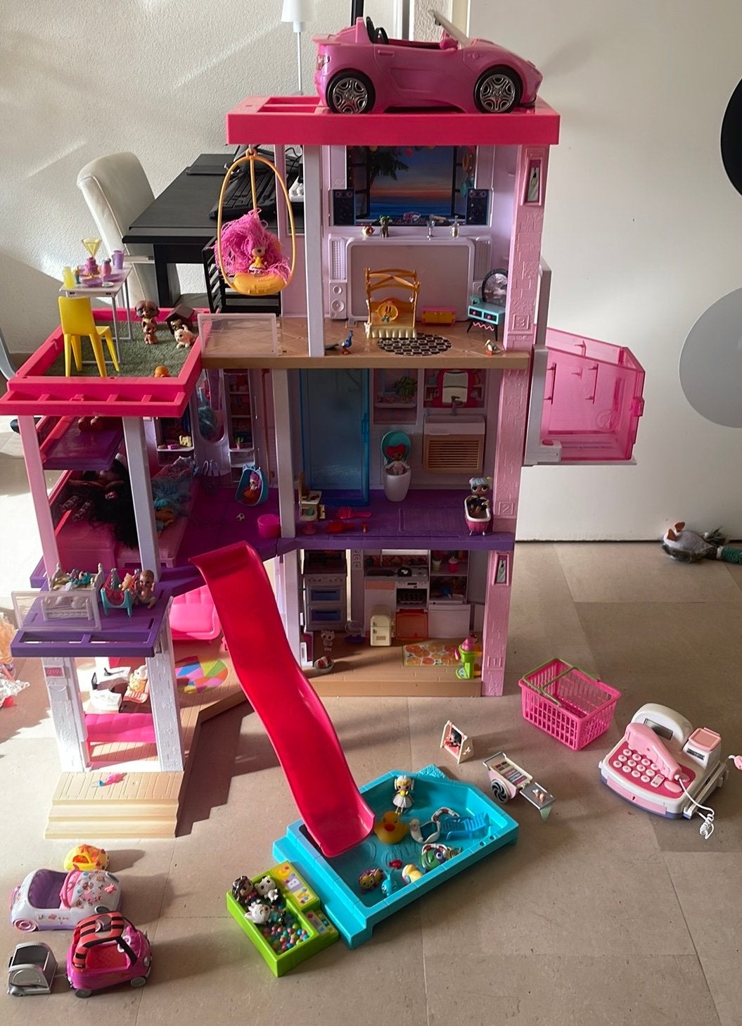 Geweldig leuk groot barbiehuis  met licht en geluid, Ophalen, Zo goed als nieuw, Poppenhuis