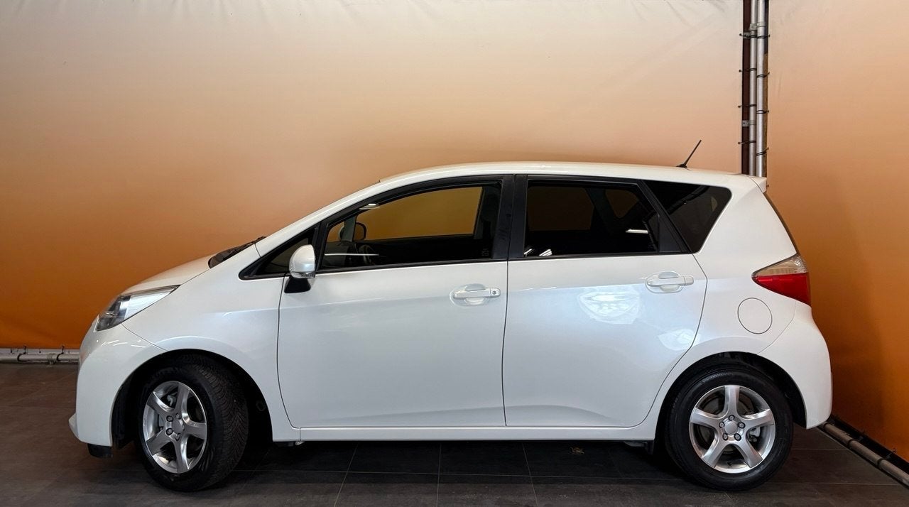 Toyota Verso-S 1.3 VVT-i Aspiration clima | lmv | navi | tre, Auto's, Voorwielaandrijving, Euro 5, 101 pk, Zwart