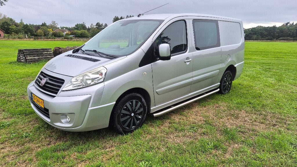 FIAT SCUDO 2.0 128PK  DIESEL DUBBEL CABINE  MARGE BUS AIRCO, Auto's, Voorwielaandrijving, Euro 5, Zwart, 4 cilinders