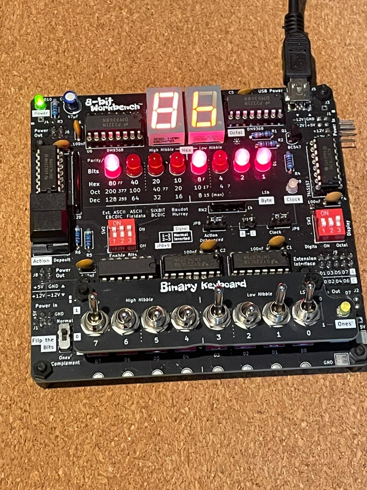 8-bit Workbench en Binary Keyboard geassembleerd, Ophalen