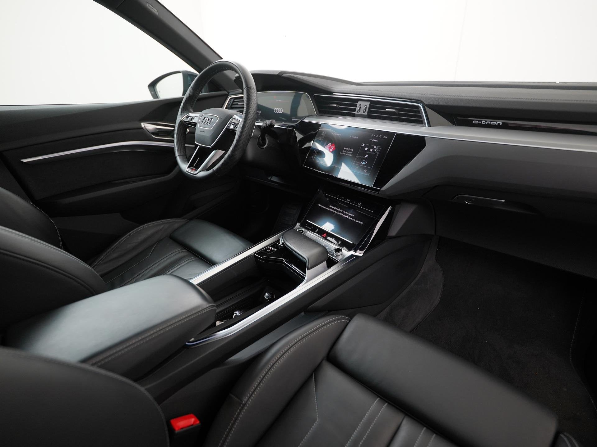 Audi e-tron 55 quattro S-Line Black Style 95 kWh | Panoramad, Auto's, Automaat, Automatische klimaatregeling, 95 kWh, Blauw