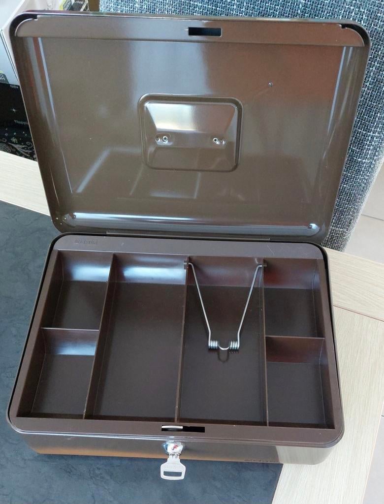 Brabantia kluisje met 2 sleutels
30x23x11cm voor €30, Ophalen of Verzenden, Zo goed als nieuw