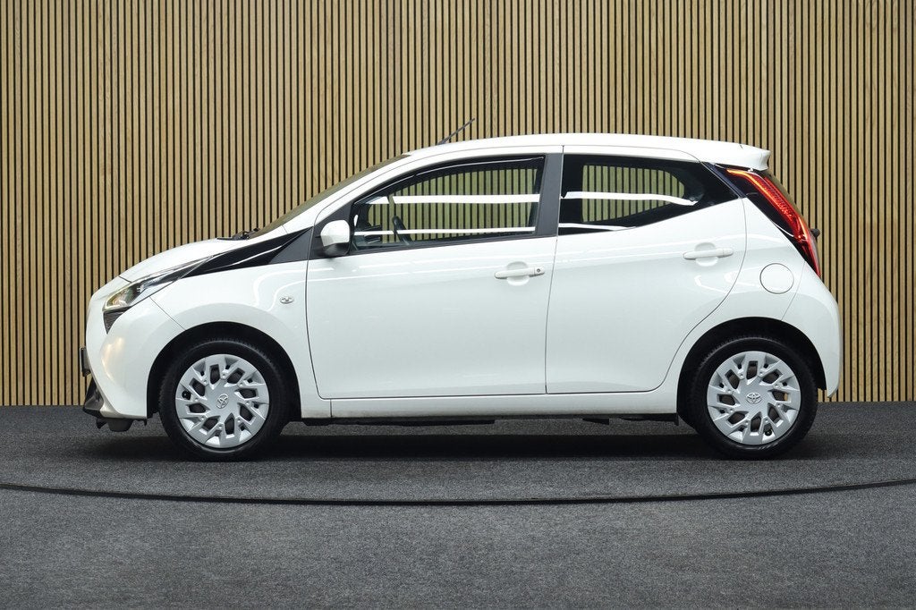 Toyota Aygo 1.0 VVT-i x-play Limited | Apple Carplay & Andro, 12 maanden, Stof, Gebruikt, 4 stoelen