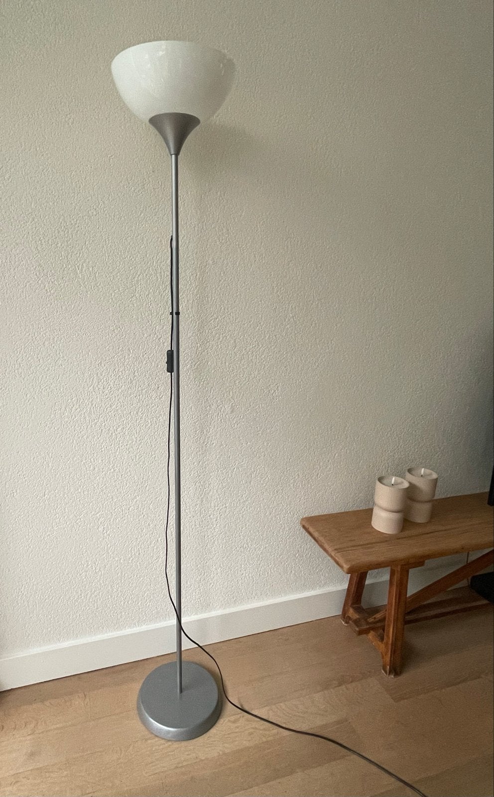 Staande lamp met witte kap en grijs stalen frame, Ophalen, Gebruikt, Kunststof, 150 tot 200 cm