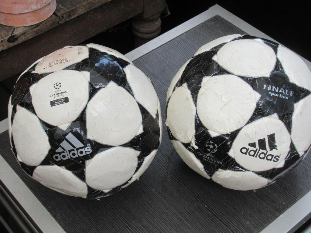 2 x zwart/witte Adidas VOETBAL uefa champions league (2003), Maat XL, Ophalen of Verzenden, Gebruikt, Bal