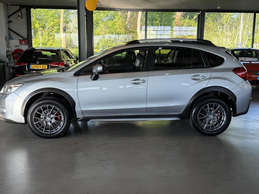 Subaru XV 2.0i Premium AWD, Euro 5, 15 km/l, Zwart, 4 cilinders