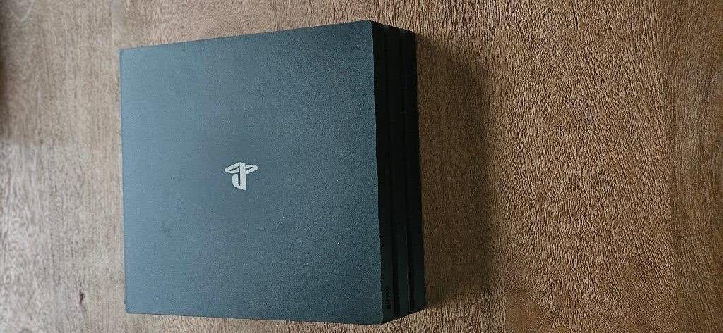 Playstation 4 Pro, Spelcomputers en Games, Spelcomputers | Sony PlayStation 4, Ophalen, Met 2 controllers, Zo goed als nieuw, 1 TB