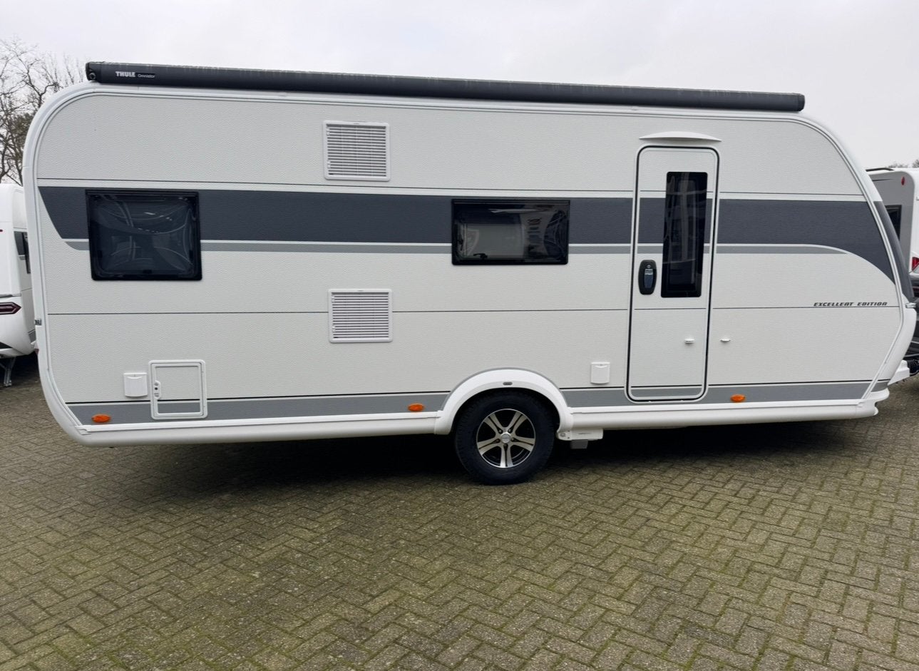 Hobby Excellent Edition 545 KMF compleet uitgevoerd 2025, Hobby, Treinzit, Particulier, 6 tot 7 meter