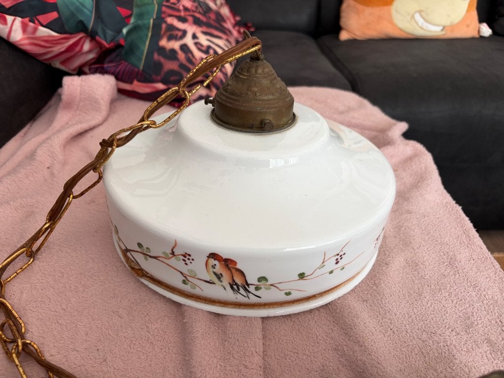 Antiek hanglamp met vogelafbeelding en kralenrand, Antiek en Kunst, Antiek | Lampen, Ophalen of Verzenden
